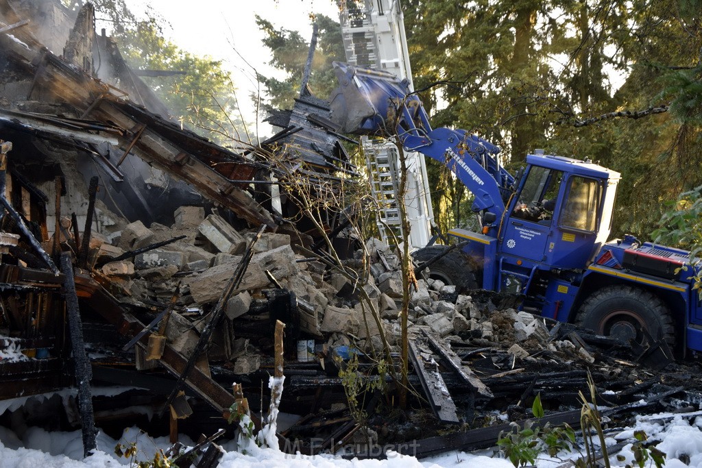 Grossfeuer Einfamilienhaus Siegburg Muehlengrabenstr P1073.JPG - Miklos Laubert